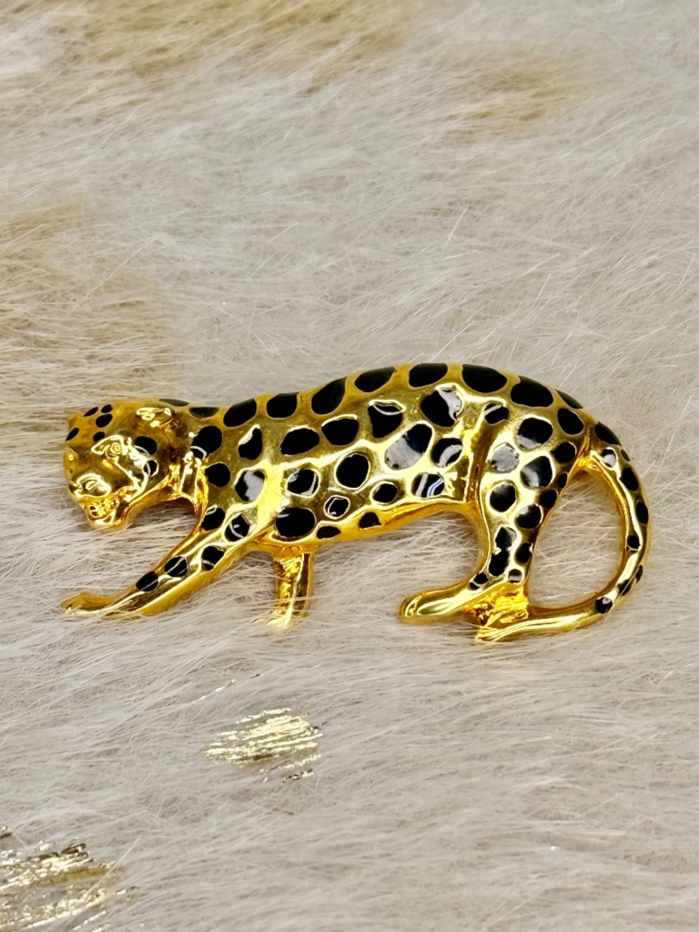 Dotty Smith Vintage‎ Jaguar Leopard Beautiful Brooch Gold Tone With black Enamel